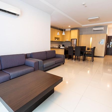 Luco Apartments @ Imperial Suites Кучинг Екстериор снимка